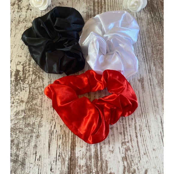 Brand new Christian Louboutin exclusive bundle - Picture 5 of 7